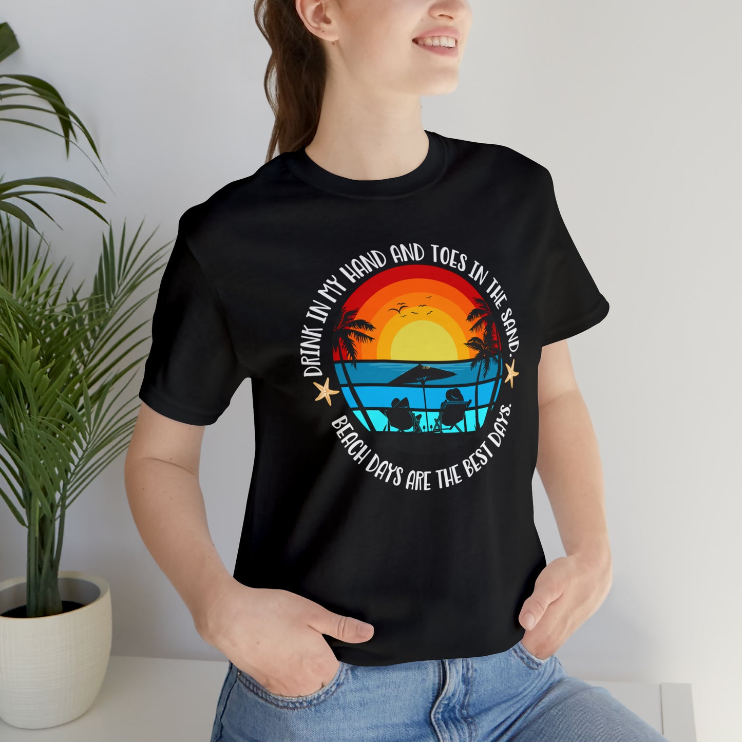 Drink in my hand and toes in the sand - Unisex Jersey Short Sleeve Tee